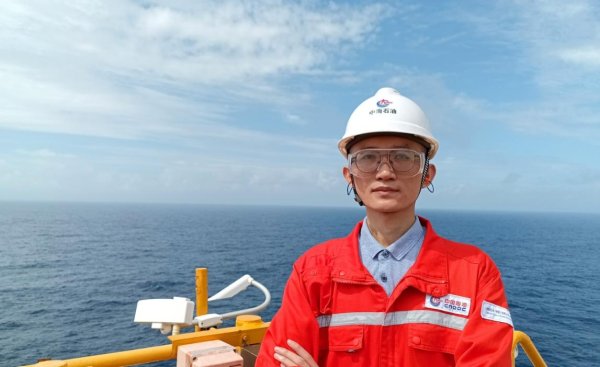 十大股票配资网站 “海油工匠”邓恭建：在蓝海书写奋斗答卷